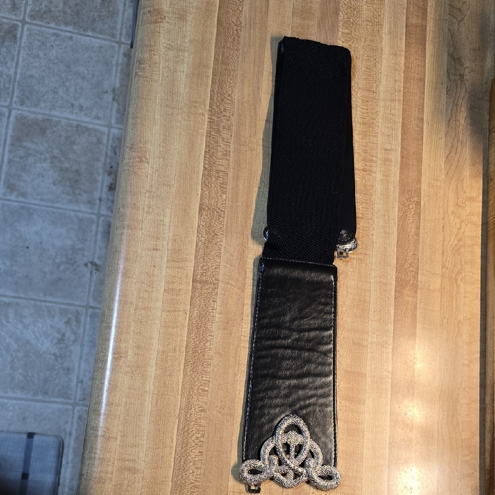 Elegant Black Belt with Silver Accent - Picture 2 of 5